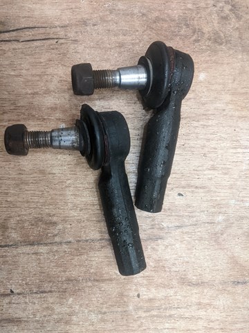 Наконечник рульовий 1J0422812B VAG