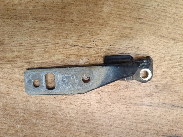 Петля капота, права 1J0823302A VAG