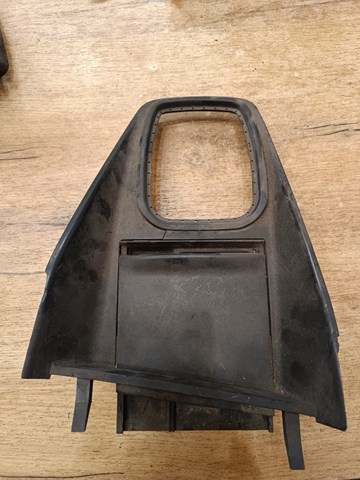 Попільничка центральної консолі 1J0857961C VAG