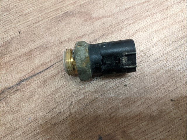 Термовимикач радіатора 1J0959481A VAG