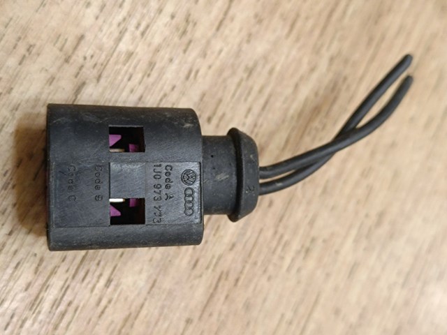 Роз'єм (фішка) генератора 1J0973772 VAG
