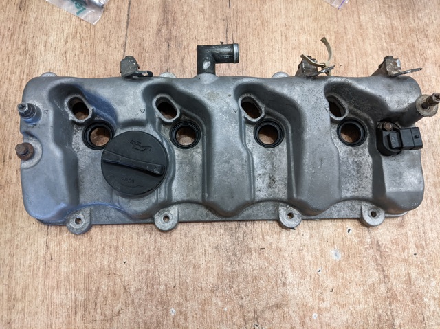 Кришка клапанна 2241027002 HYUNDAI