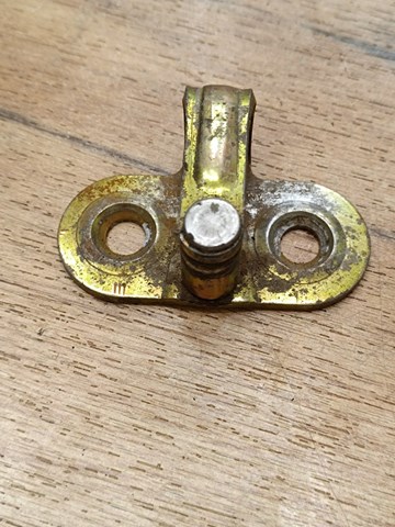 Петля замка кришки багажника 333827511B VAG