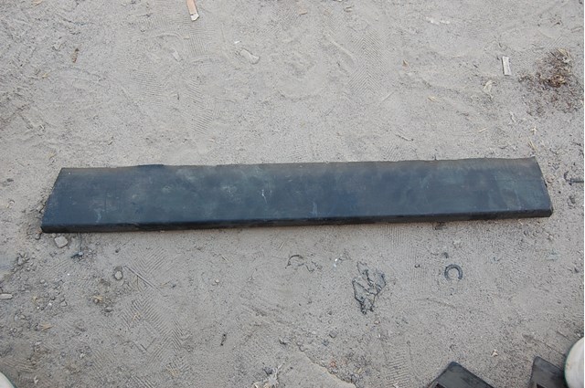 Накладка задніх правих дверей, нижня 3B0854950 VAG