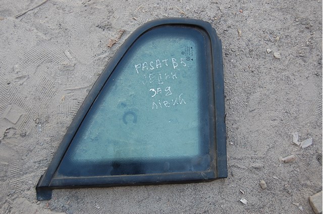 Скло задніх дверей, лівих 43R00048 VAG