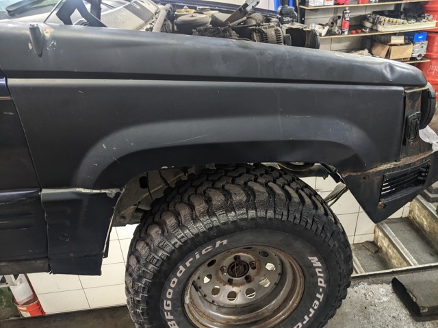 Переднє праве крило 55031834 CHRYSLER