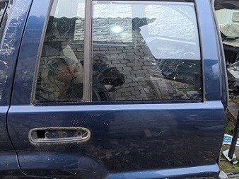 Скло заднє праве 55136036 CHRYSLER