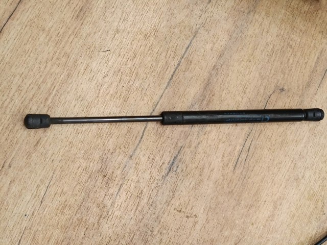 Амортизатор капота правий 65470CG80A NISSAN