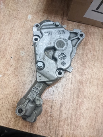 Помпа масляна 68147415AB CHRYSLER