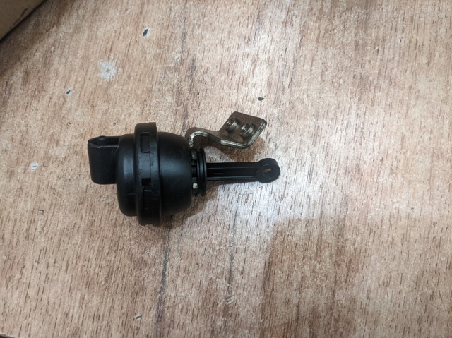 Клапан / актуатор приводу заслінки EGR 68212653AA CHRYSLER