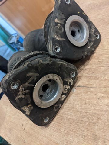Кріплення переднього амортизатора 803158 SACHS