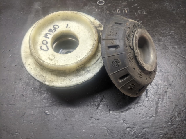 Кріплення переднього амортизатора 8200275528 RENAULT
