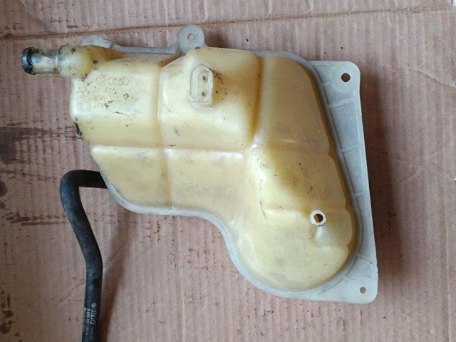 Водяний бачок системи охолодження 8D0121403F VAG