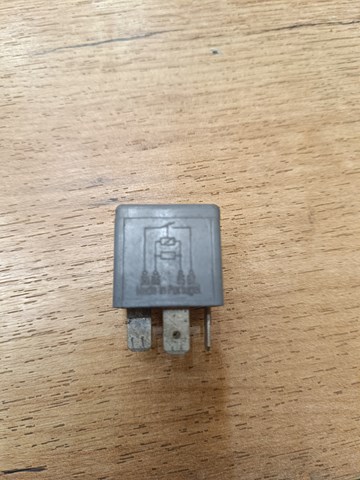 Реле вентилятора 8D0951253A VAG