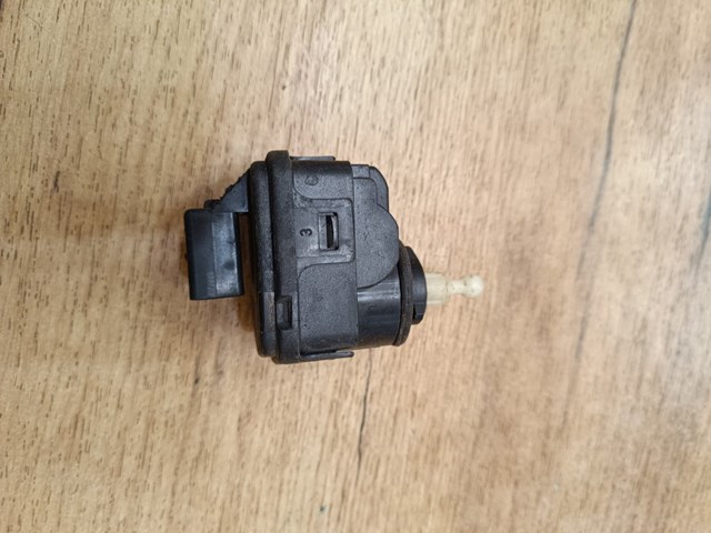 Двигун корректора фари 8L0941295 VAG