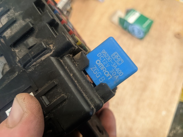 Реле поворотів 952303A400 HYUNDAI