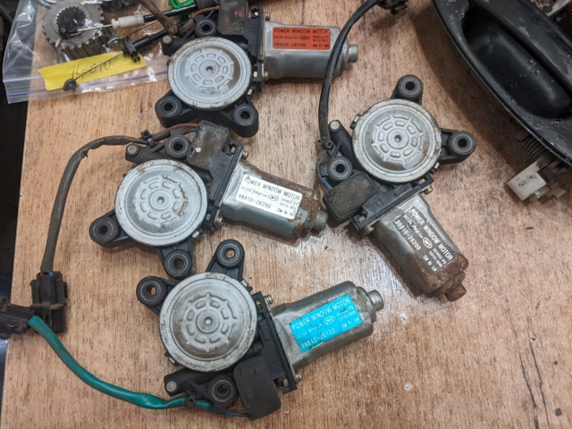 Мотор склопідйомника дверей передніх, правих 9882026100 HYUNDAI