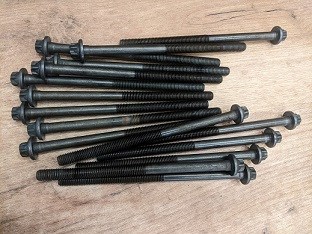 Болт кріплення головки блоку циліндрів A0039902522 MERCEDES