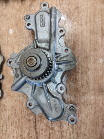 Помпа охолодження AT4Z8501B FORD
