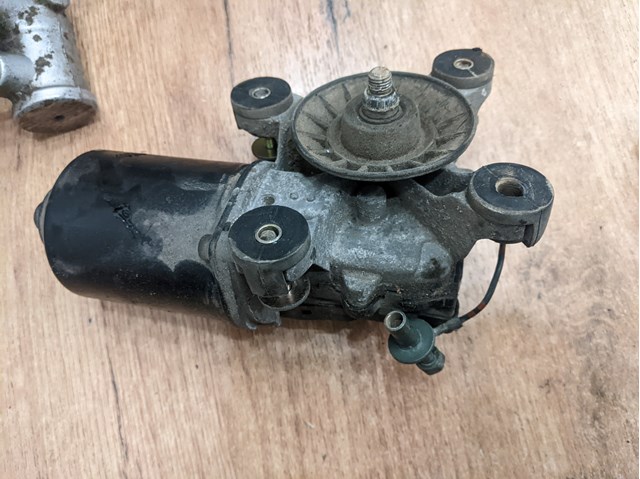 Мотор склоочисника передній GE4T67340 MAZDA
