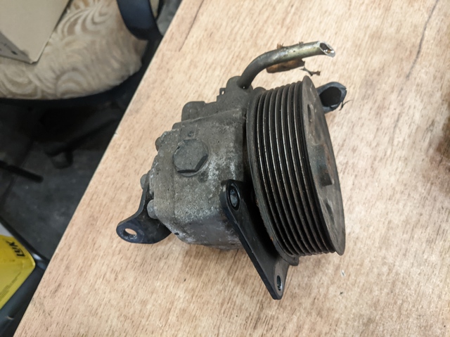 Насос ГУР (підсилювача керма) LR006613 LAND ROVER