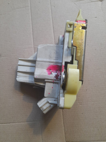 Замок дверей водія 13579522 OPEL