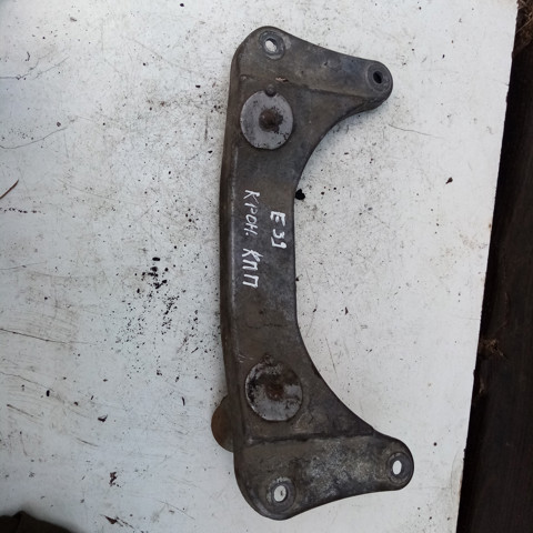 Кріплення кпп 22321096106 BMW