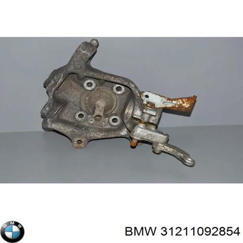 Цапфа поворотна права 31211092854 BMW