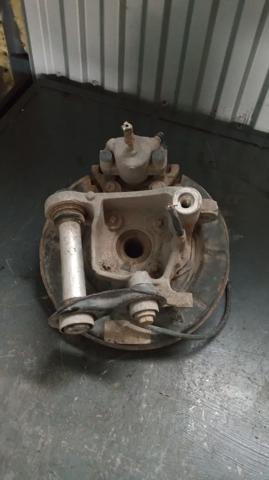 Цапфа поворотна ліва 33321091335 BMW