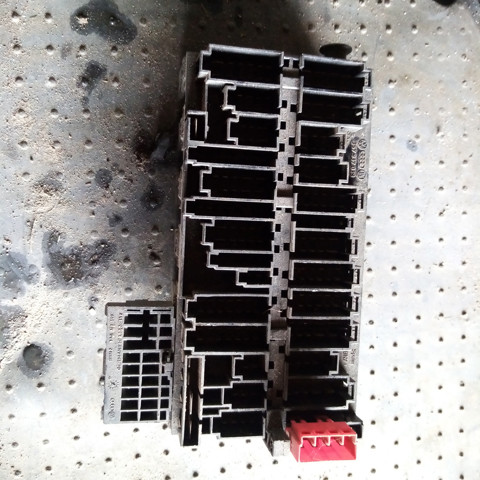 Монтажний блок Volkswagen Golf 2