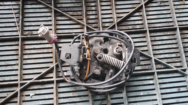 Запор капота (замок і привід замка капота) Volkswagen Passat B5