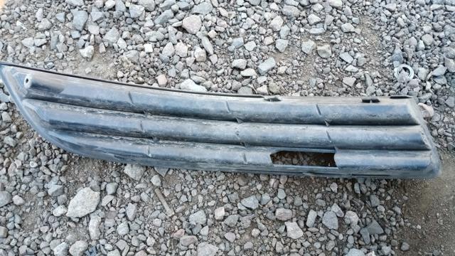 Решітка переднього бампера, ліва 3C0853665 VAG