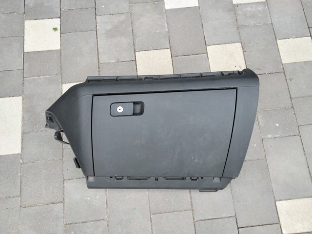 Ящик для предметів догляду 561857101B82V VAG