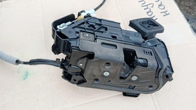 Замок передніх пасажирських дверей 5TB837016C VAG