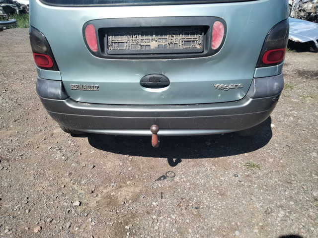 Бампер задній 7700428472 RENAULT