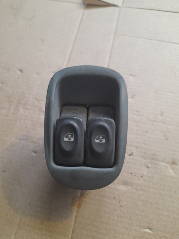 Склопідйомник передньої правої двері 8200478620 RENAULT