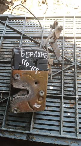 Внутрішній дверний замок 828405 PEUGEOT