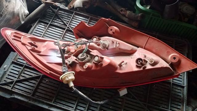 Задній правий стоп D65151150 MAZDA