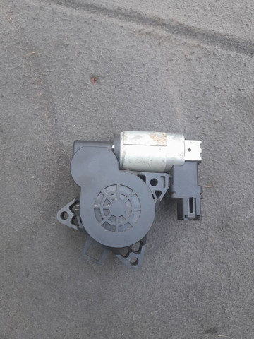 Двигун склопідіймача двері передньої, правої GJ6A5858XA MAZDA