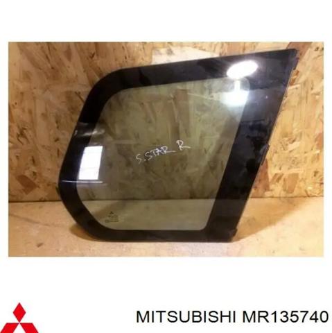 Стукло багажника, праве MR135740 MITSUBISHI