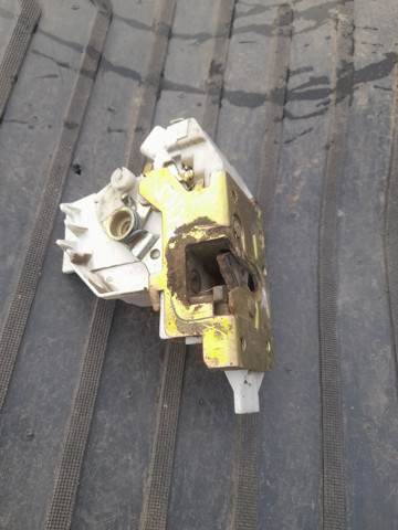 Замок дверей водія XS41A21813DE FORD