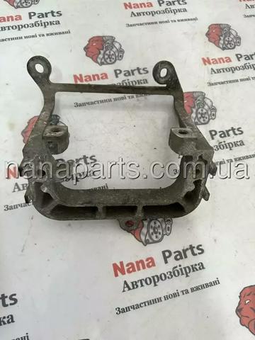 Кронштейн подушки (опори) двигуна, лівої 112225095R RENAULT