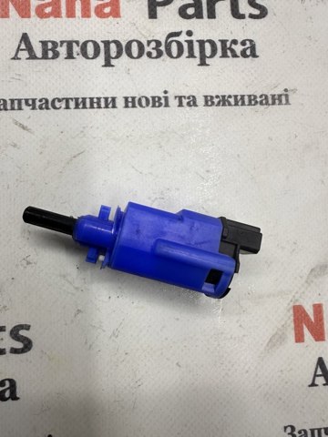 Датчик включення зчеплення 253251679R RENAULT