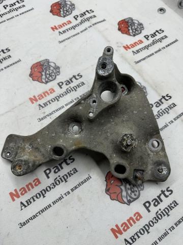 Кронштейн подушки (опори) двигуна, лівої 648606762R RENAULT