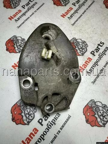 Кронштейн подушки (опори) двигуна, правої 8200027175 RENAULT