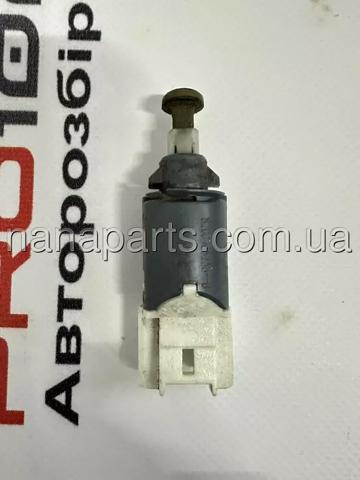 Лягушка стоп-сигналу 8200168238 RENAULT
