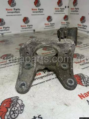 Кронштейн подушки КПП 8200219372 RENAULT