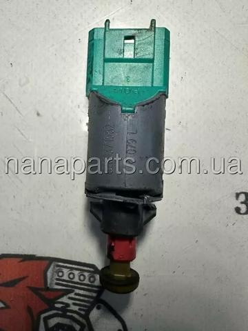 Датчик включення стопсигналу 8200371582 RENAULT
