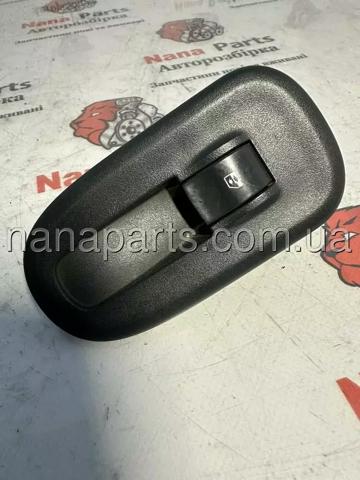 Кнопковий блок керування склопідіймачами передній правий 8200548968 RENAULT
