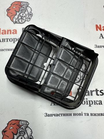 Заглушка ПТФ бампера переднього права 8200728288 RENAULT